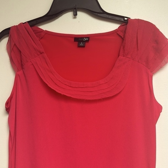 SALE.      East 5th Blouse Size Small - Picture 3 of 9